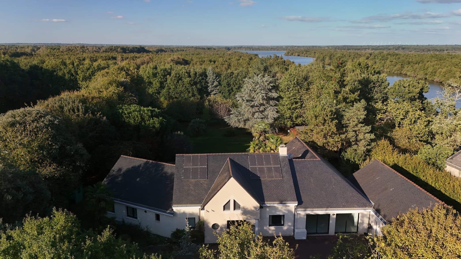Photo drone d'une propriété et de son jardin à Nantes et alentours