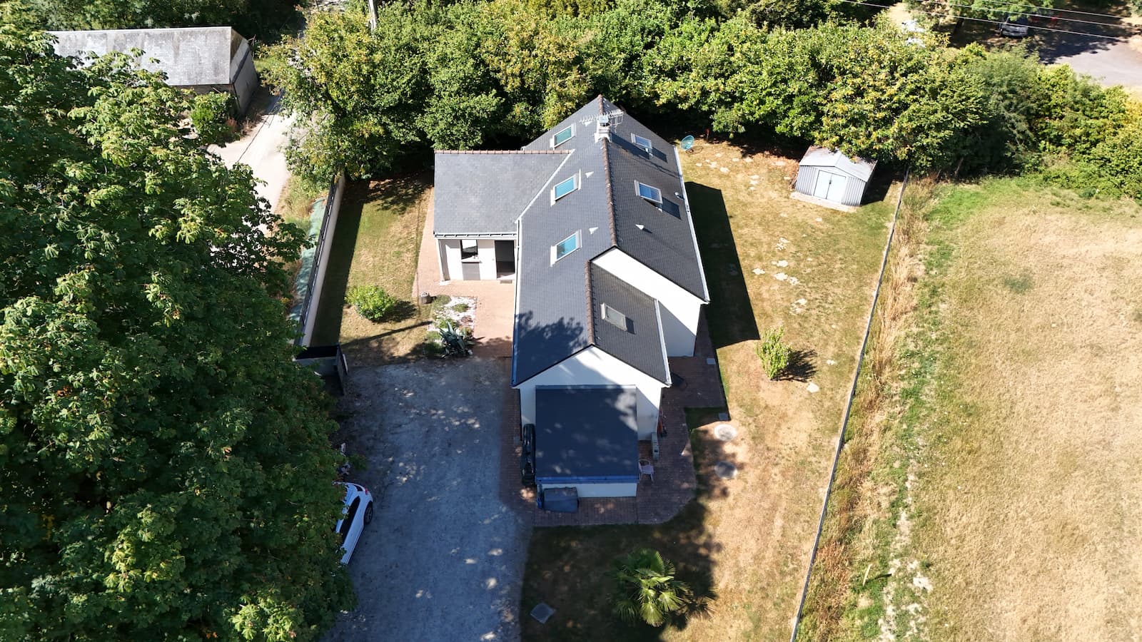 Prise de vue aérienne d'une propriété et de son jardin à Nantes et alentours